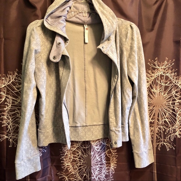 Fossil Tops - FOSSIL Zip front Hoodie Jacket Size Large L EUC